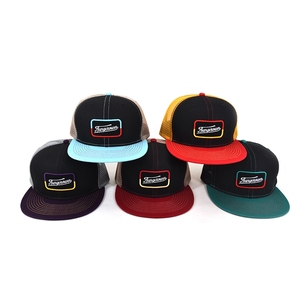 Gorra Trucker Negra Personalizada de Perfil Bajo con Visera Plana y Cierre a Presión, Gorra Trucker de Malla Bordada - Product Image 6