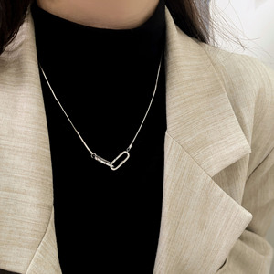 Collar de Plata de Ley S925 con Colgante Geométrico y Cadena de Serpiente, Unisex, para Uso Diario - Product Image 1