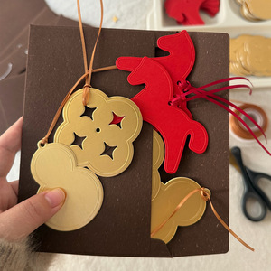 Colgante de Papel con Caballo Rojo y Fortuna Dorada, Decoración de Año Nuevo Chino para Adorno Festivo Colgante - Product Image 1