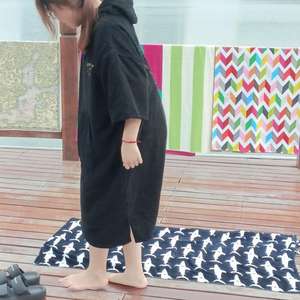 Adult Hooded Poncho Beach Towel Cotton Surf Poncho <strong>Robe</strong> <strong>for</strong> Beach Sports and Changing <strong>for</strong> <strong>Swimmers</strong> and Surfers - Product Image 4