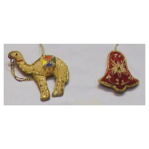 Ornement de Noël suspendu en forme de chameau et de cloche - Product Image 1