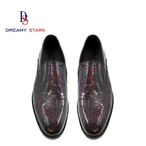 Chaussures habillées pour hommes sur mesure, décontractées et formelles, en cuir véritable verni rouge foncé, à enfiler, confortables, légères, design original - Product Image 4