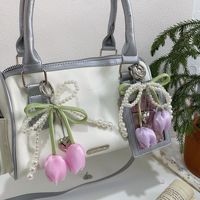 Porte-clés en tissu soyeux brillant avec nœud en ruban de perles tulipe, pendentif cœur argenté, breloque de sac, accessoire pour coque de téléphone, décoration pour étui d'écouteurs