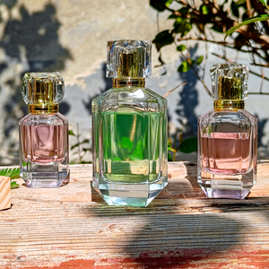 Base pesada <span class=keywords><strong>de</strong></span> lujo 50ml Botol <span class=keywords><strong>de</strong></span> vidrio <span class=keywords><strong>Parfum</strong></span> Botella 30ml 50ml 100mL Botella <span class=keywords><strong>de</strong></span> spray <span class=keywords><strong>de</strong></span> perfume <span class=keywords><strong>de</strong></span> embalaje <span class=keywords><strong>de</strong></span> fragancia <span class=keywords><strong>de</strong></span> vidrio cuadrado vacío - Product Image 4