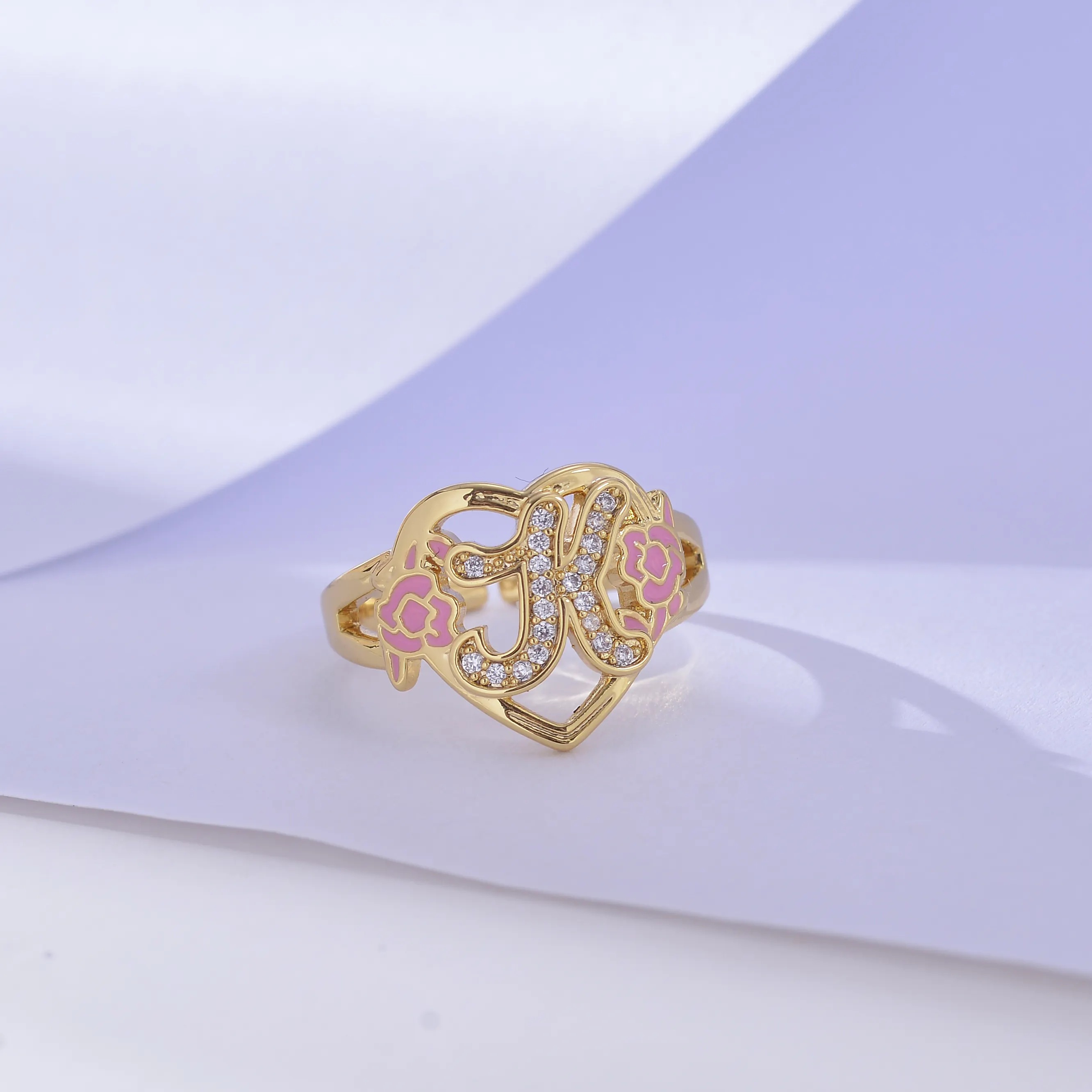 DUOYING Drop Shipping anello di zircone lettera anelli iniziali cuore anello oro ottone Trendy fiore smalto rosa regolabile