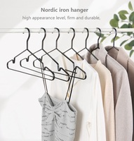 Nouveaux produits : Cintres robustes en fer pour vêtements, cintres métalliques noirs et blancs, cintres électroplaqués, cintres pour hijab – Vente en gros usine