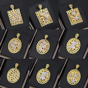 Pendentifs et breloques carrés et ovales en or 24 carats, conception de collier avec logo personnalisé pour enfants, bijoux en laiton à la mode - Product Image 1