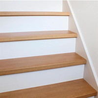 Marche d'escalier en bois massif, marches intérieures en bois massif, pièces de design d'escalier en bois pour intérieur, usine