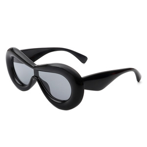 Sunglasses Women Large <b>Frame</b> <b>Black</b> PC UV400 Class 2 Sunshades Fashionable Street Style - Product Image 1