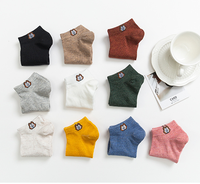 Design de mode quatre saisons Chaussettes tricotées décontractées et amusantes en coton pour hommes et femmes