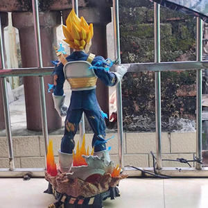 Statue en résine d'armure Saiyan endommagée par le combat de Vegeta avec effet d'énergie de <span class=keywords><strong>foudre</strong></span> bleue, figurine de collection d'anime pour les fans - Product Image 3