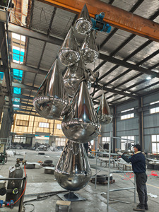 Scultura Moderna per Parchi: Grande Statua in Acciaio Inox a Goccia d'Acqua Lucidata a Specchio, Arte Metallica per Paesaggi Esterni - Product Image 5