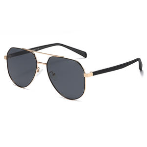 Lunettes de soleil carrées polarisées Ks-3815 pour hommes, monture noire en métal, verres TAC UV400, protection solaire pour la conduite en extérieur - Product Image 4