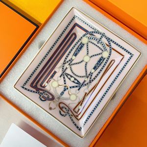 Cenicero y Porta Cigarros Cuadrado de Lujo Estilo Americano, Juego de Cenicero y Porta Cigarros de Porcelana y Cerámica Portátil con Logotipo Personalizado - Product Image 1