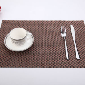 Venta al por mayor PVC imitación cuero Decoración de mesa personalizable cocina estera de drenaje Durable playa estera de plástico barato mantel boda - Product Image 1