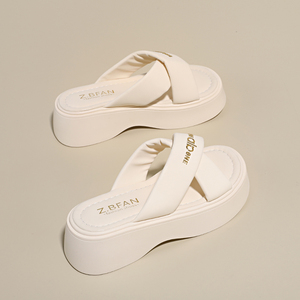 Nouvelles sandales d'été pour femmes à semelle épaisse, pantoufles respirantes à semelle compensée pour augmenter la taille, sélection polyvalente d'été - Product Image 5