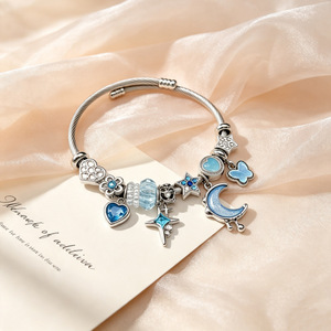 Joias Fanhua, Bracelete à Prova d'Água em Aço Inoxidável com Revestimento Dourado, Estrela, Lua, Bússola, Coração e Borboleta, Vendas Quentes no Tiktok - Product Image 2