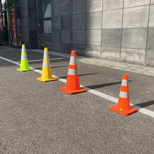 2025 nouveauté sécurité routière 30cm 45cm 70cm 75cm 90cm réfléchissant vert sécurité Pvc route cônes pour la circulation - Product Image 5