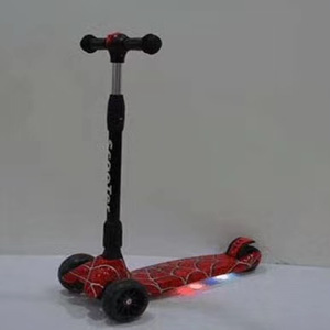 Trottinette pliable pour enfants de 3 ans et plus avec musique, design à transfert d'eau, couleurs rouge et bleu, trottinette à pédales - Product Image 2