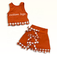 Ensemble uniforme scolaire athlétique personnalisé DH ODM : Haut sans manches à nœud triple gingham et bordure festonnée avec short intégré