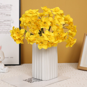 Ramillete de narcisos artificiales Ruilisi de 6 cabezas, flores de seda amarillas y blancas para decoración de bodas, arreglos florales para el hogar. - Product Image 4