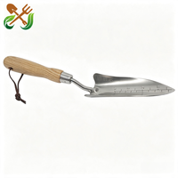 Pelle de jardin pratique en acier inoxydable avec échelle de mesure et manche confortable en bois de frêne pour la culture et l'aménagement paysager