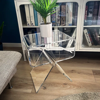 Table d'appoint en acrylique transparent, design à pieds croisés, pour lieux de prise de parole, avec étagère de rangement pour tasses à café et livres, style minimaliste pour la maison