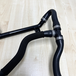 Tuyau de réservoir de récupération de liquide de refroidissement du moteur 17127639029 pour <span class=keywords><strong>BMW</strong></span> <span class=keywords><strong>X1</strong></span> E84 - Product Image 4