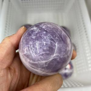 Vente en gros de sphère de lépidolite violette en pierre naturelle boule de géomancie en quartz naturel cristal pour décoration et cadeaux - Product Image 4