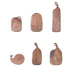 Tabla de Cortar de Madera Maciza de Nogal con Diseño de Dibujos Animados Personalizado <span class=keywords><strong>en</strong></span> Forma de Ballena, Irregular, Amada por los Niños - Product Image 1