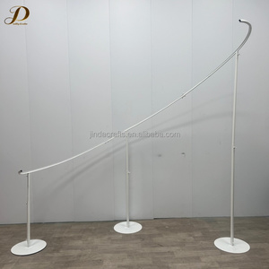 Arco de Boda en Forma de S con Flores Artificiales y Borlas Decorativas, Diseño Floral Blanco de Lujo JINDA - Product Image 2