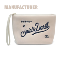 Pochette d'hiver chaude et moelleuse avec lettre brodée, fermeture éclair, pochette de poignet, sac à maquillage en peluche doux et grand format, sac à main pour femme à usage quotidien