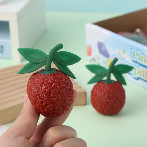 Juguetes Sensoriales Blandos Creativos de Goma con Forma de Bayas y Nogales, Juguete Antiestrés Realista de Frutas, Muñeco de Fruta para Aliviar el Estrés, Artefacto de Oficina - Product Image 4