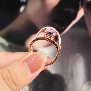 Anello da donna con diamante rosa, zircone geometrico, gioiello alla moda, accessorio elegante da regalo - Product Image 6