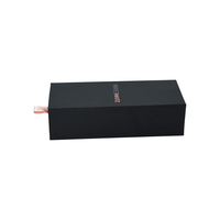 Boîte cadeau coulissante de luxe personnalisée en carton rigide noir avec insert en mousse EVA, estampage à chaud doré et poignée ruban, pour rouge à lèvres