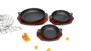 Padella in Ghisa da 20cm, Rotonda con Vassoio in Legno, Padella di Servizio in Ghisa - Product Image 3