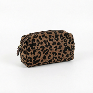 Bolsa de Cosméticos Acolchada con Estampado de Leopardo, Bolsa de Maquillaje Peluda, Estuche de Aseo de Gran Capacidad, Bolsa de Almacenamiento Portátil para Viajes - Product Image 1