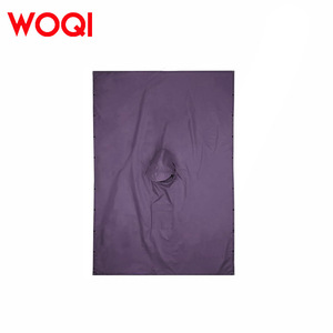 Poncho imperméable Woqi léger et unisexe avec capuche et poches pour la randonnée et les activités de plein air - Product Image 2