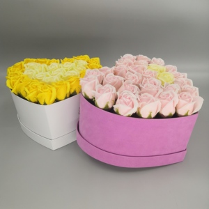 กล่องดอกไม้รูปหัวใจสุดหรูแบบสั่งทำพิเศษสำหรับวันวาเลนไทน์ปี 2026 พร้อมเคลือบด้านและลายนูนสำหรับคนรัก - Product Image 1