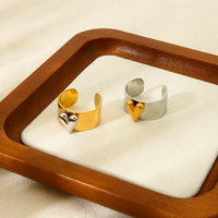 Geometrischer klassischer Schmuck 18 Karat vergoldeter Edelstahl Wasserdichter Herz anhänger mit breiter Oberfläche, offener Fingerring für Frauen