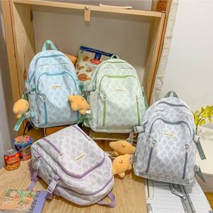 <span class=keywords><strong>4</strong></span> couleurs disponibles Sac d'école en nylon à imprimé rayé minimaliste de grande capacité avec étiquette de lettre multi-poches avec pendentif de poupée mignonne - Product Image 1