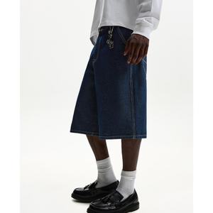 Shorts en jean personnalisés avec logo, style décontracté, Bermuda skater en denim, délavage foncé, poches plaquées, coupe ample pour hommes (Jorts) - Product Image 4