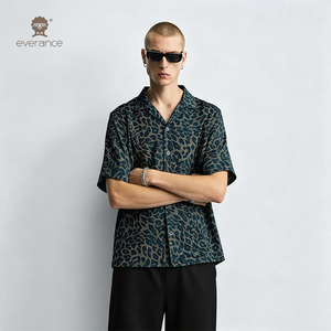 เสื้อเชิ้ตผู้ชายลายเสือดาว ยืดหยุ่นสบาย ผสมสแปนเด็กซ์ 2% สีกรมท่า/สีน้ำตาลอ่อน สไตล์คิวบา เหมาะสำหรับฤดูร้อน ชายหาด และวันหยุด - Product Image 3