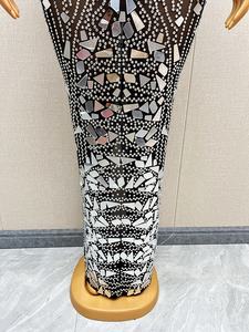 Produits en gros en vrac robes noires pour femmes robes de soirée col haut à manches longues tissu à paillettes argentées - Product Image 5