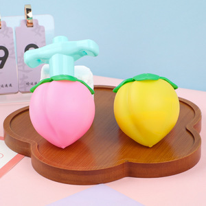 Toupie lumineuse en forme de pêche, jouet rotatif à piles pour enfants de 2 à 4 ans, jeu d'extérieur unisexe - Product Image 2