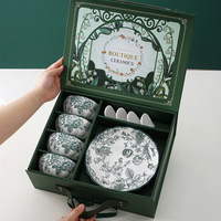 Service de table en céramique imprimé floral vert vintage, comprenant un bol, une assiette et une cuillère, idéal pour un cadeau de mariage, de pendaison de crémaillère ou pour la salle à manger.
