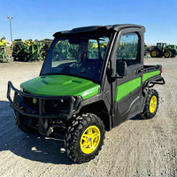 Véhicule utilitaire 4x4 robuste, véhicule tout-terrain fermé, véhicule utilitaire agricole, quad avec pare-chocs avant et benne de chargement