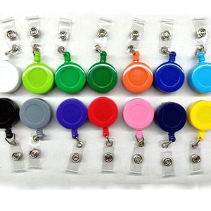 Porte-badge rétractable personnalisé en gros avec logo, support rond en plastique pour cartes d'identité, idéal pour le personnel de bureau et les infirmières - Product Image 2