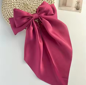 Barrette à cheveux personnalisée faite à la main avec nœud noir en ruban, tendance pour femmes et filles, accessoires en tissu, attache pour cheveux - Product Image 4