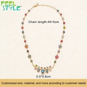 Collier ras du <span class=keywords><strong>cou</strong></span> en acier inoxydable 316 PVD or, avec pendentif barre en arc et breloque feuille <span class=keywords><strong>de</strong></span> fleur aux couleurs vives, entièrement personnalisable - Product Image 6